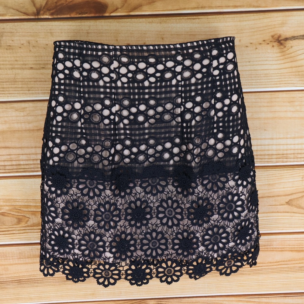 Topshop Skirt Womens Size 8 Black Floral Overlay 100% Polyester Lined NWT $85